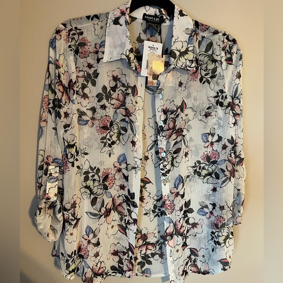 About A Girl Floral Blouse size medium - Picture 1 of 4